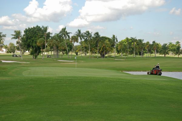 Cost of Golf Course Maintenance in Lynnwood