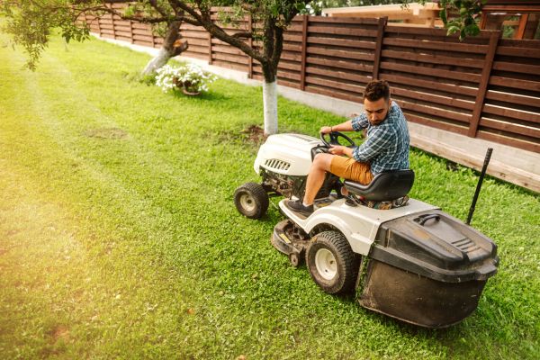 Cost of Industrial Lawn Mowing in Lynnwood